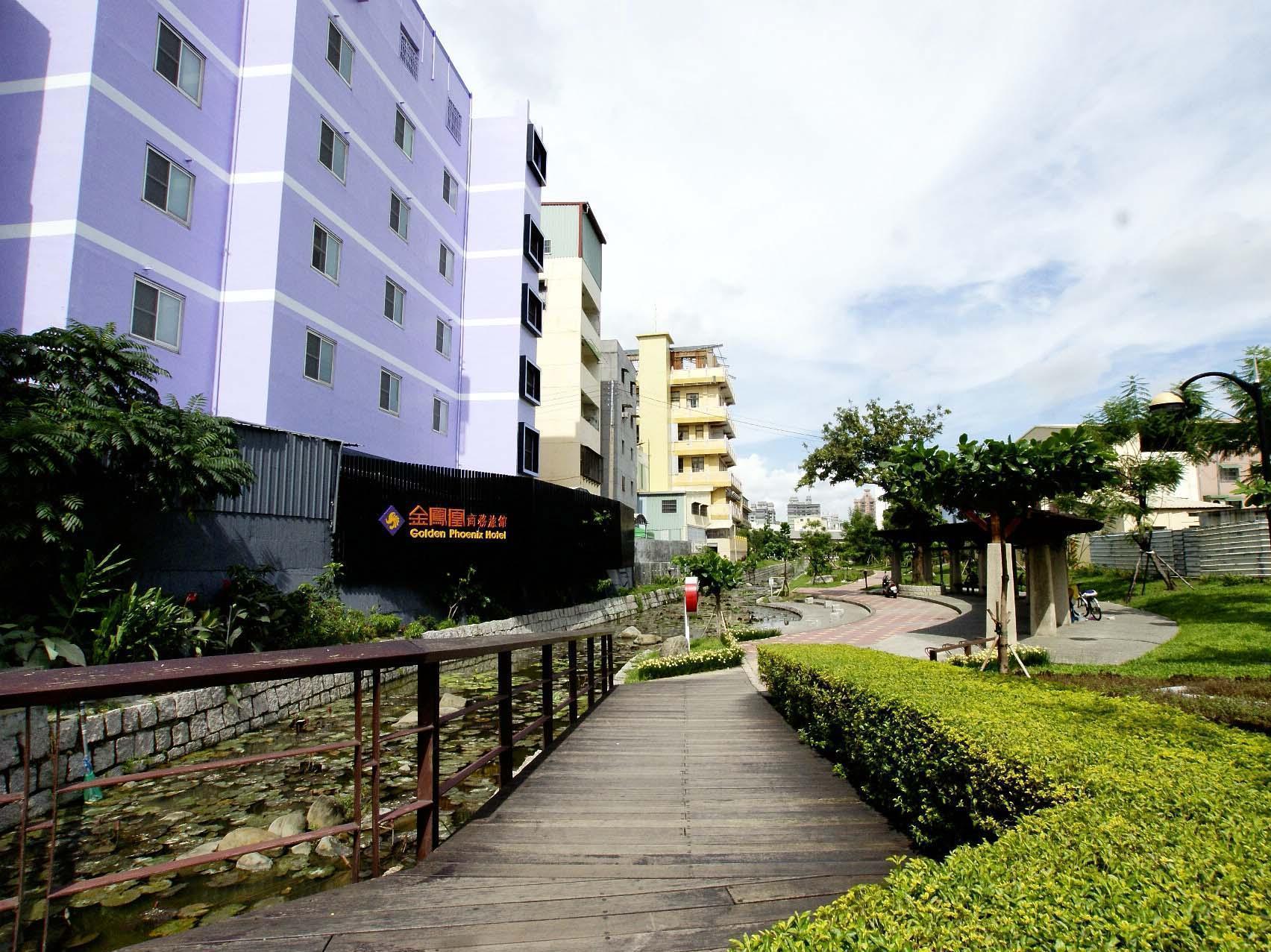 Golden Phoenix Hotel Kaohsiung Exterior photo